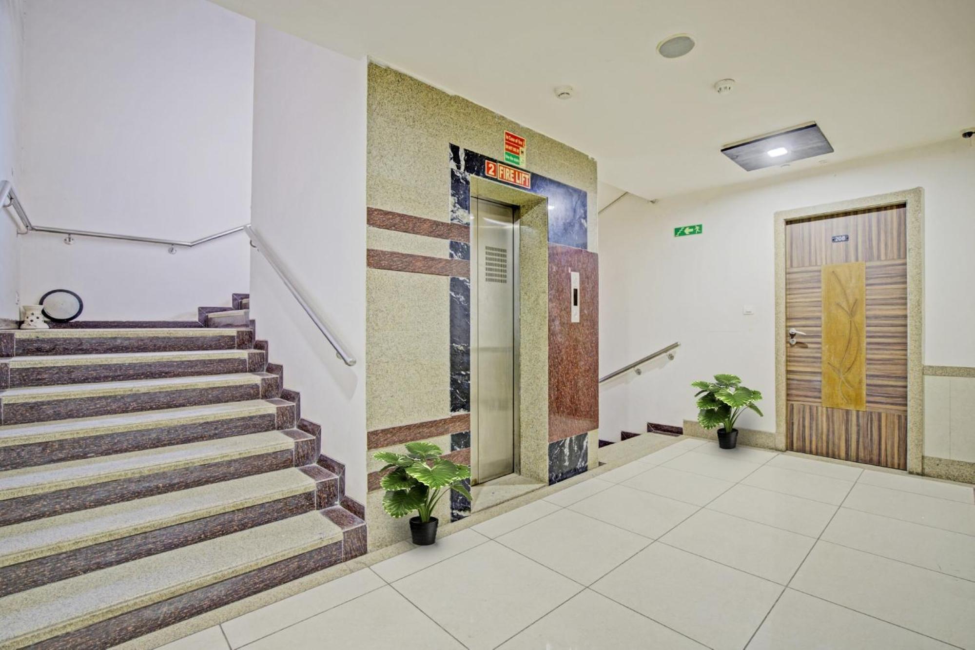 Hotel O The Kia Residency Hotel And Banquet Ahmedabad Eksteriør bilde