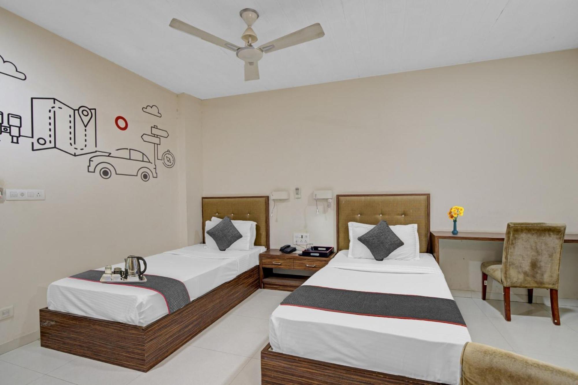 Hotel O The Kia Residency Hotel And Banquet Ahmedabad Eksteriør bilde