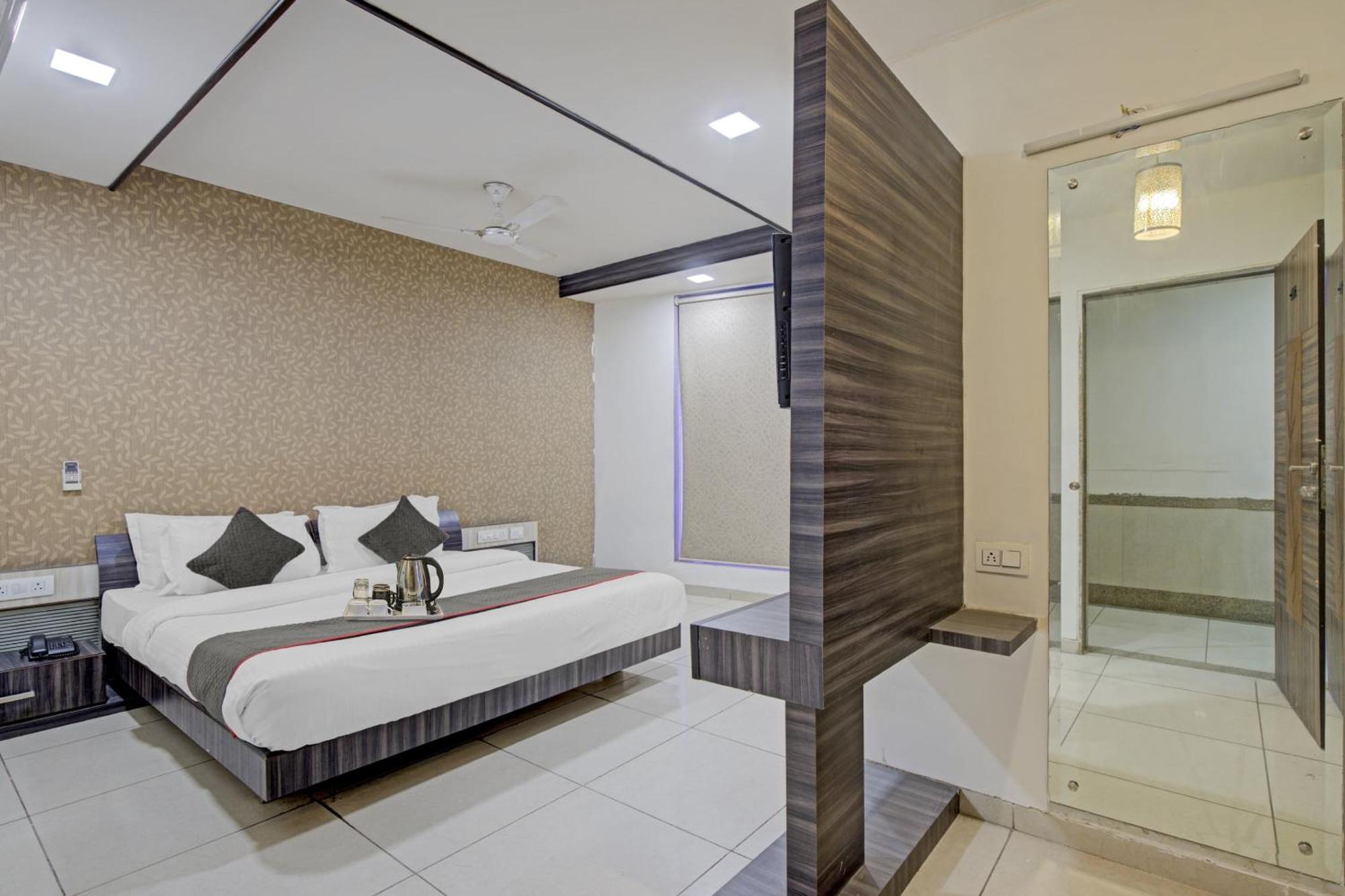 Hotel O The Kia Residency Hotel And Banquet Ahmedabad Eksteriør bilde
