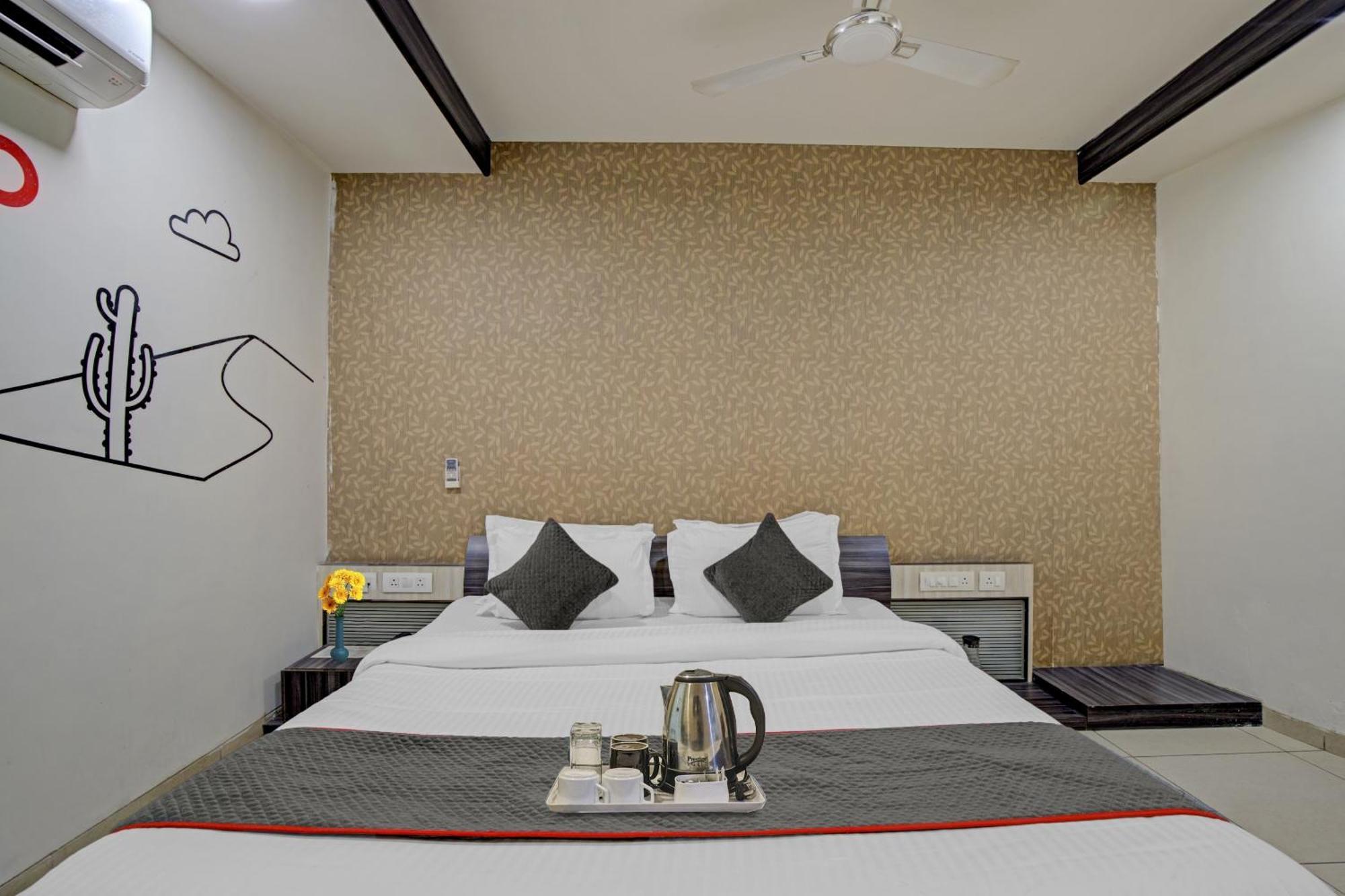 Hotel O The Kia Residency Hotel And Banquet Ahmedabad Eksteriør bilde