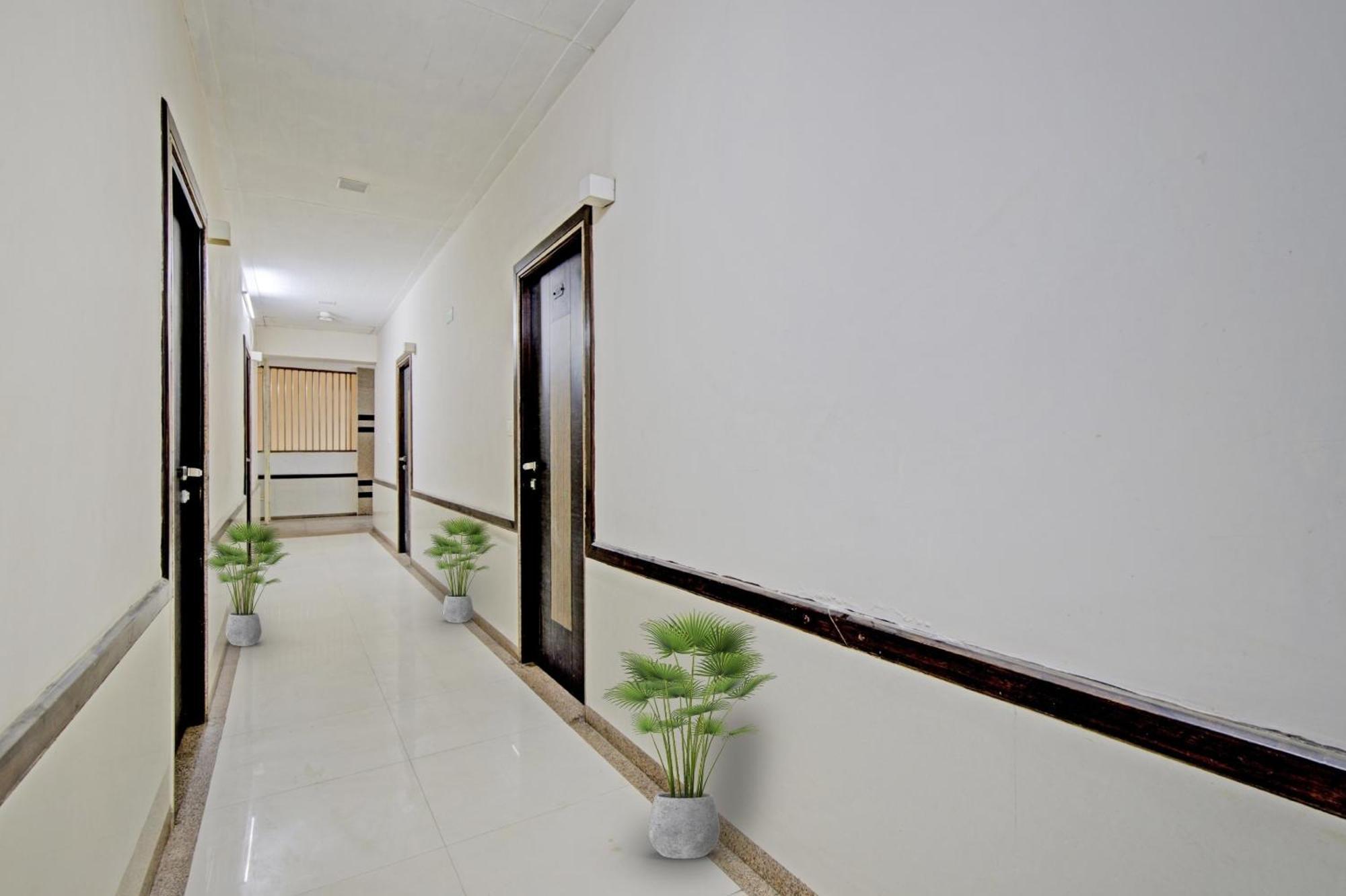 Hotel O The Kia Residency Hotel And Banquet Ahmedabad Eksteriør bilde