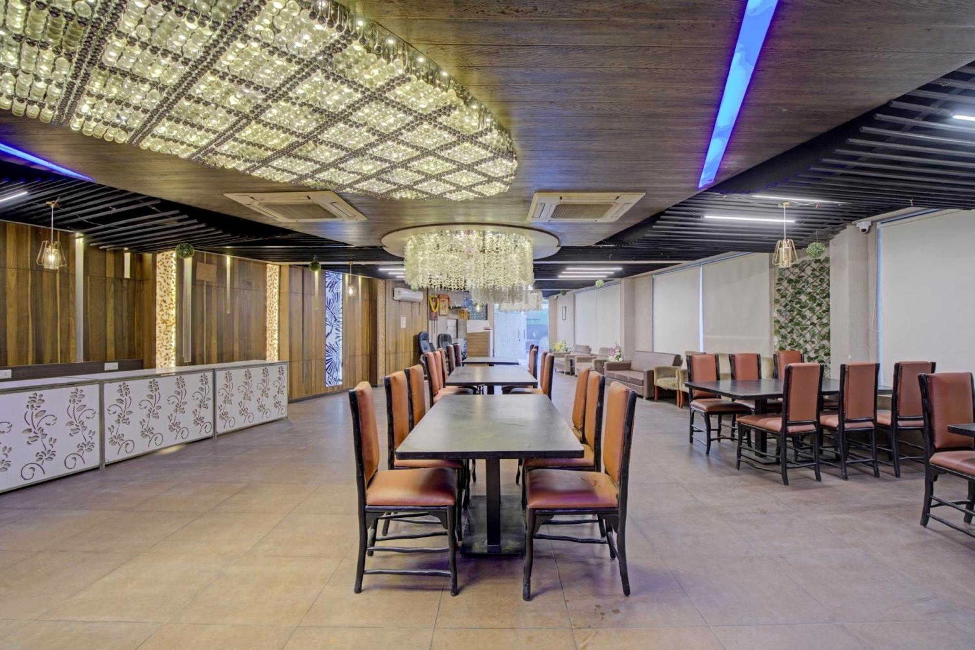 Hotel O The Kia Residency Hotel And Banquet Ahmedabad Eksteriør bilde